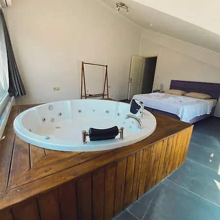Luna House - Manzara, Jakuzi, 4 Yatak Odasi Lägenhet Fethiye